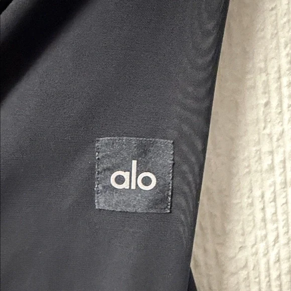 ALO Yoga Women's sheer Utility Jacket in Black - Picture 4 of 6